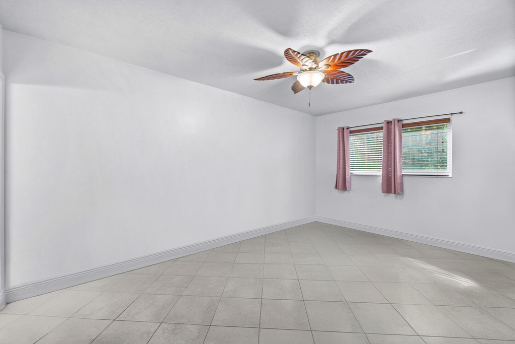 658 Ne 6th Court E - Photo 5