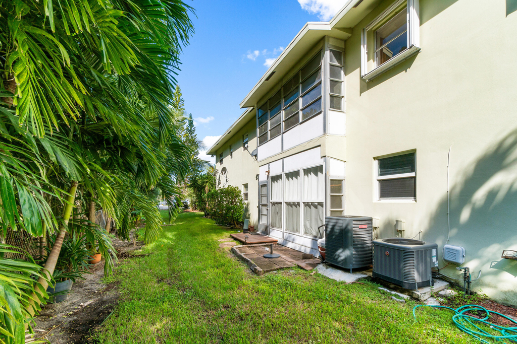 658 Ne 6th Court E - Photo 23