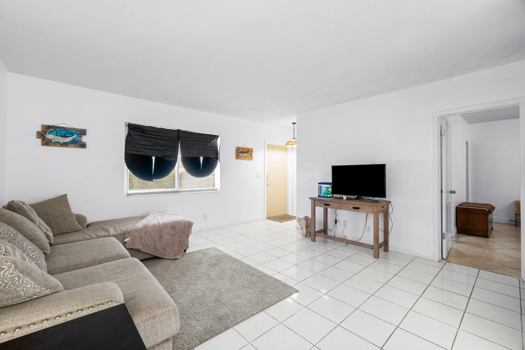 658 Ne 6th Court E - Photo 10