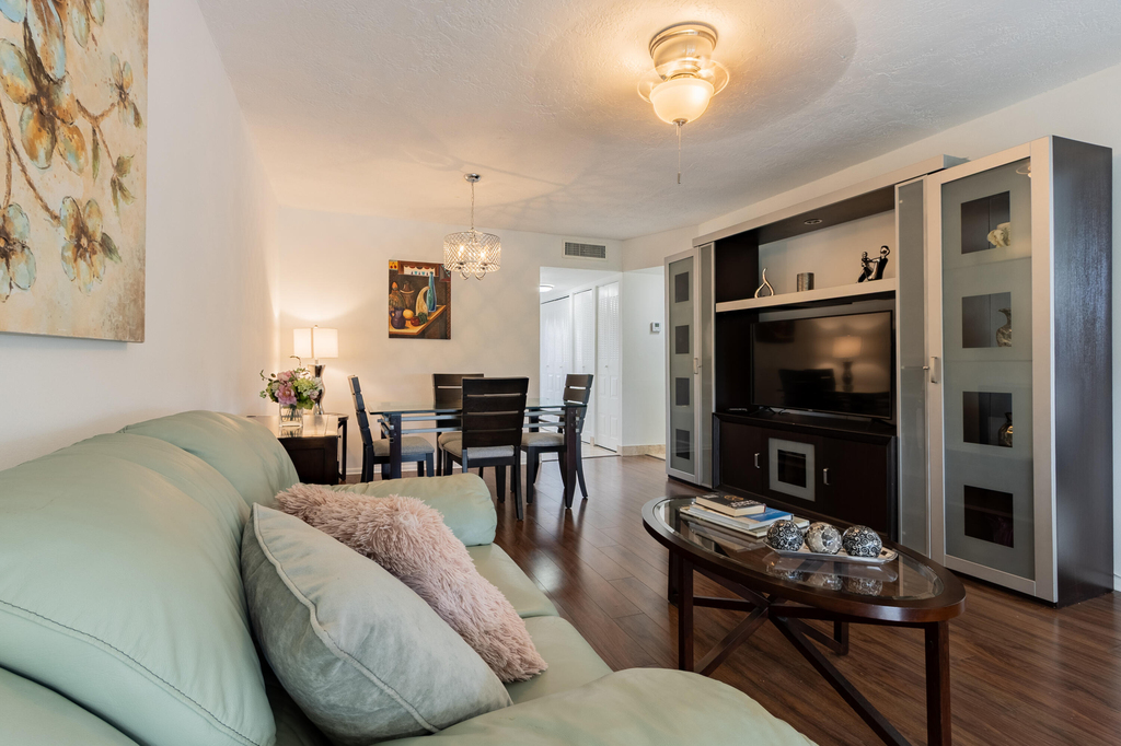 2811 Somerset Drive - Photo 6