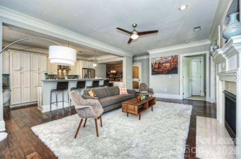 2100 Queens Road W - Photo 2