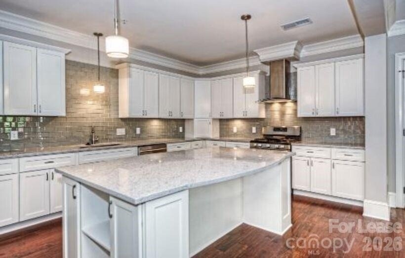 2100 Queens Road W - Photo 3