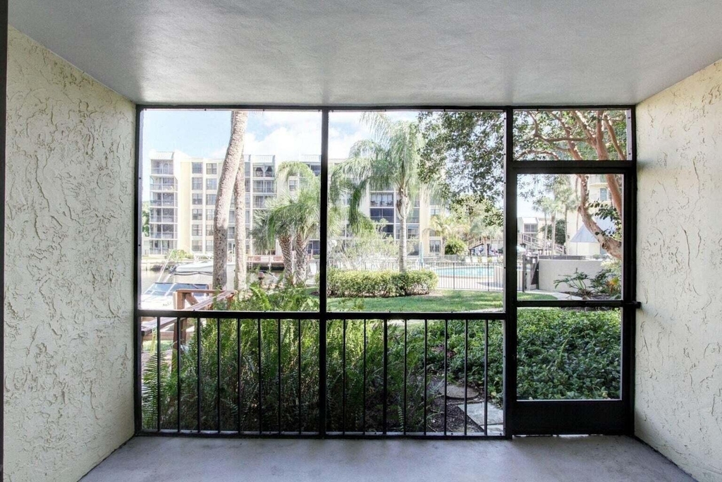 11 Royal Palm Way - Photo 5