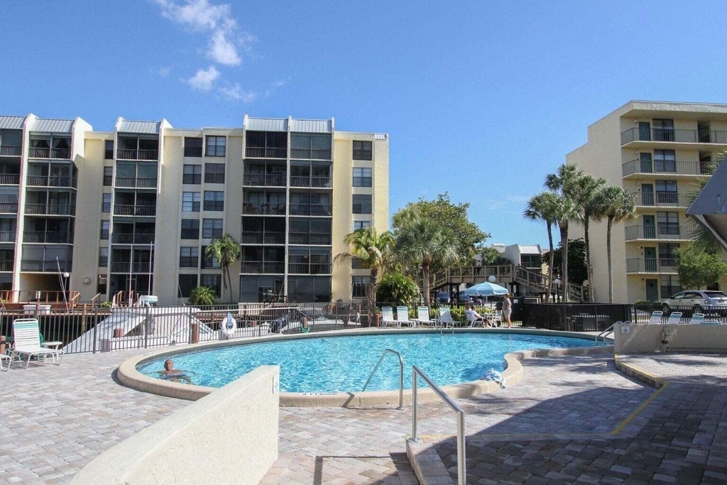 11 Royal Palm Way - Photo 29