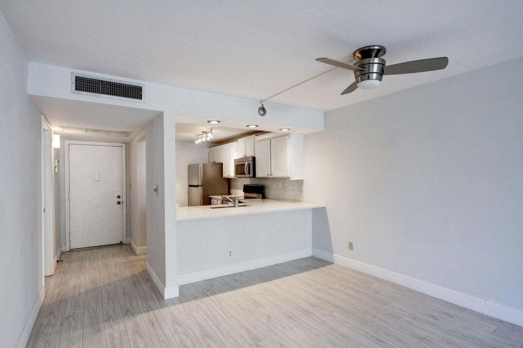 11 Royal Palm Way - Photo 15