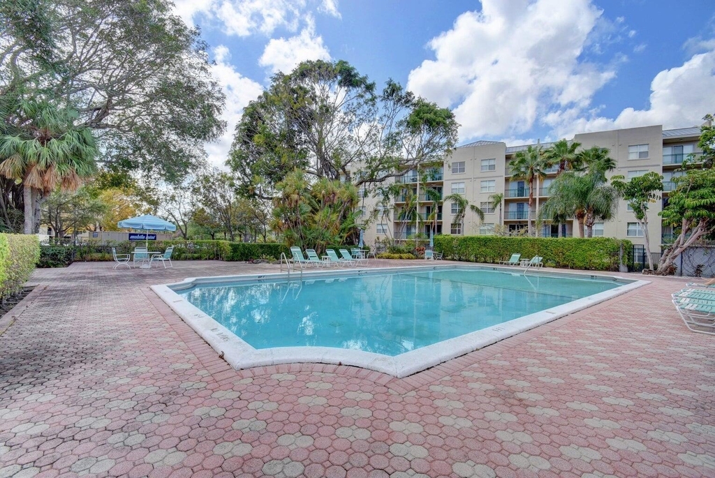 11 Royal Palm Way - Photo 22