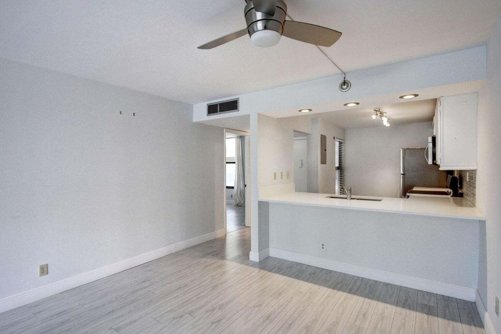11 Royal Palm Way - Photo 16