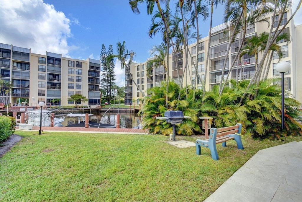 11 Royal Palm Way - Photo 25