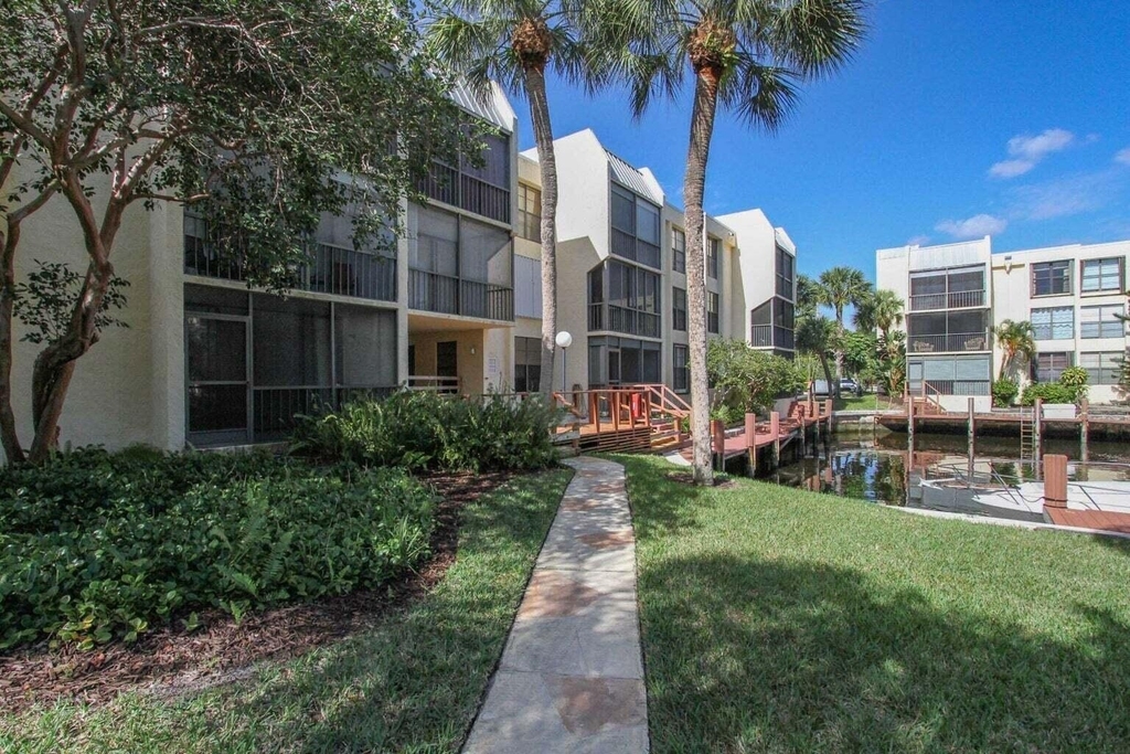 11 Royal Palm Way - Photo 28