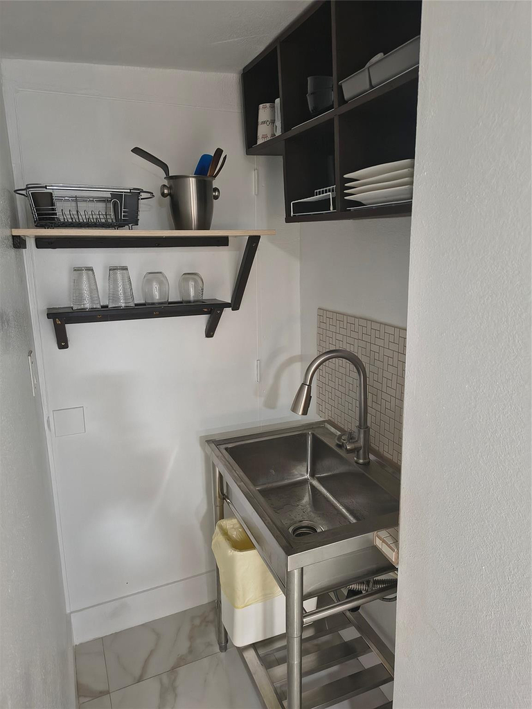 2206 Coolidge Street - Photo 3