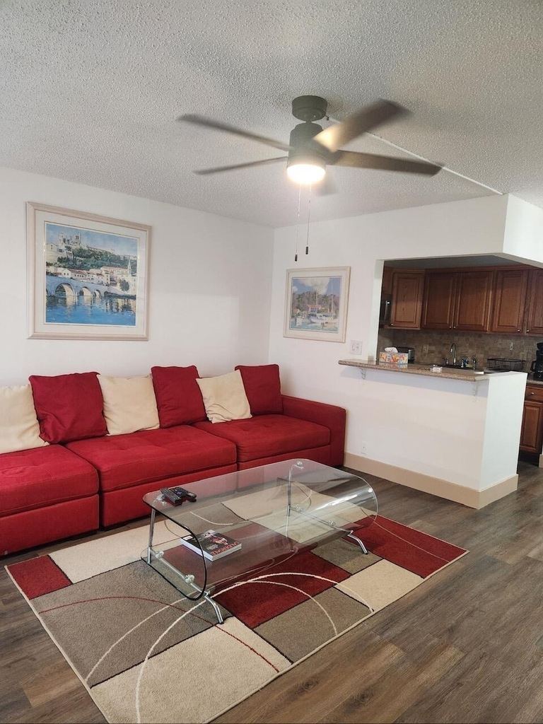 102 E Westbury - Photo 1