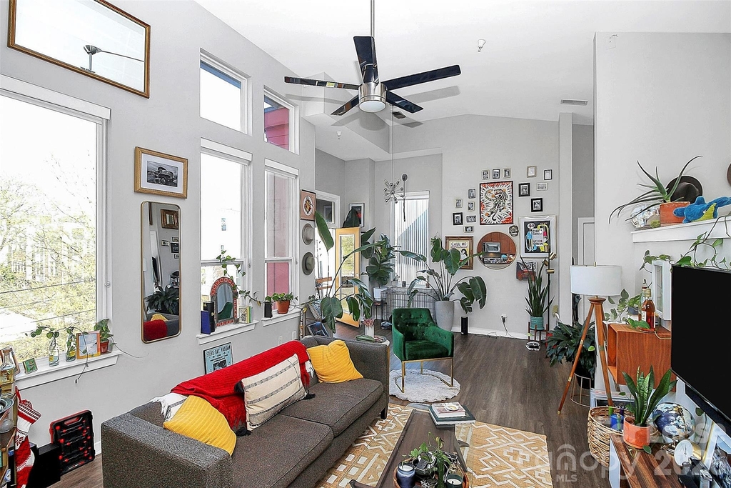 1220 N Caldwell Street - Photo 2