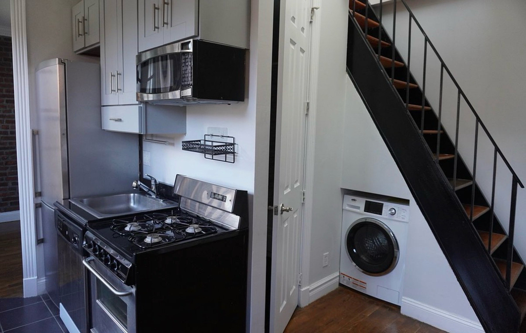 310 East 13th Street - Photo 5