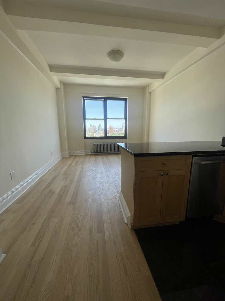 2nd Avenue - Photo 0