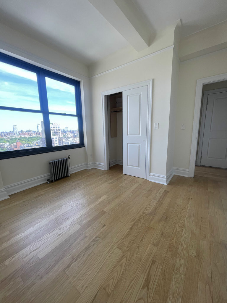 2nd Avenue - Photo 7