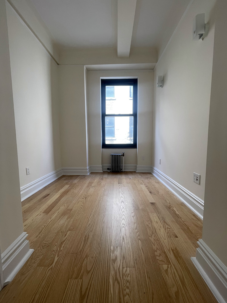 2nd Avenue - Photo 10
