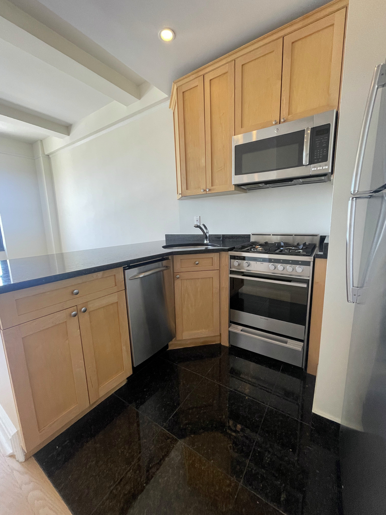 2nd Avenue - Photo 3
