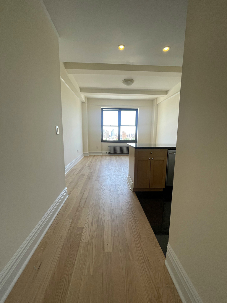 2nd Avenue - Photo 2