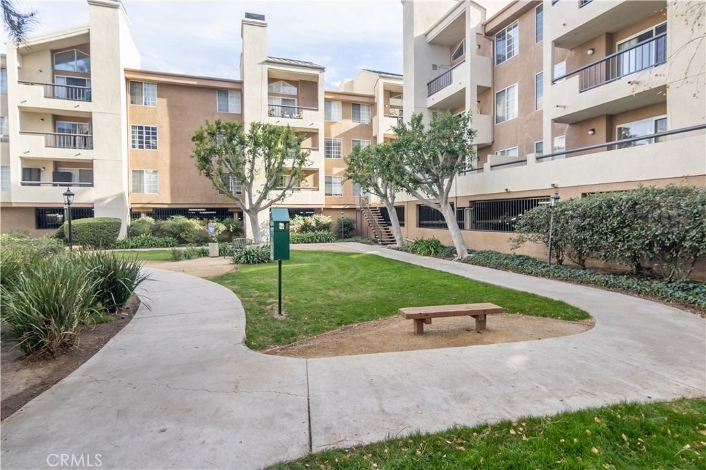 5500 Owensmouth Avenue - Photo 12