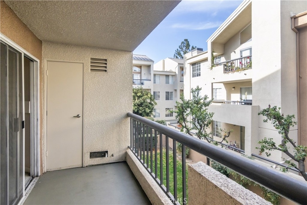 5500 Owensmouth Avenue - Photo 9