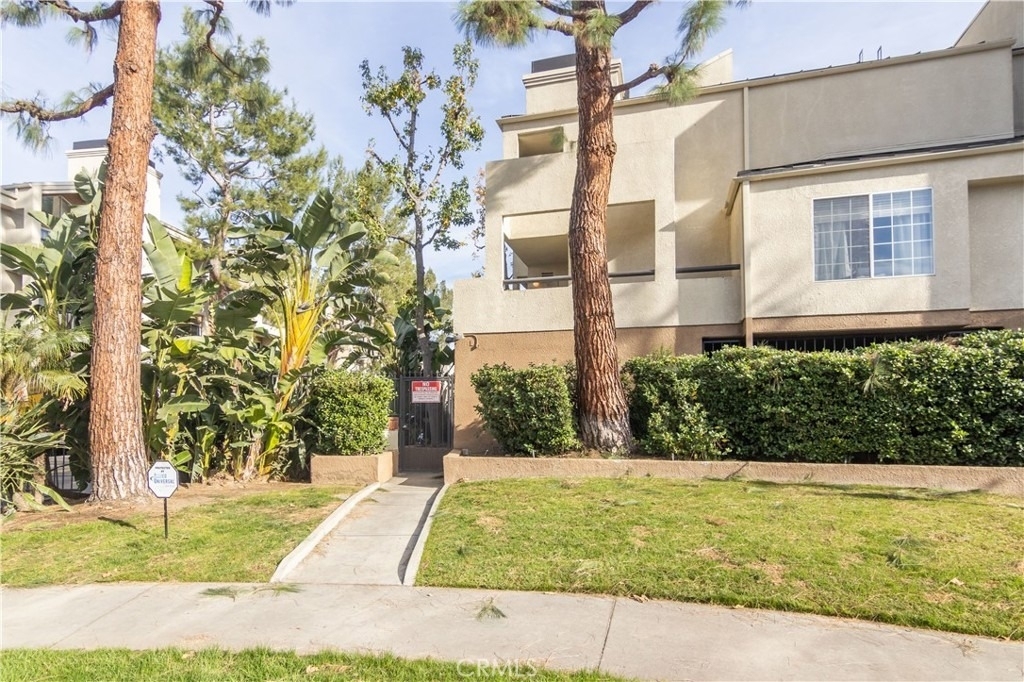 5500 Owensmouth Avenue - Photo 13
