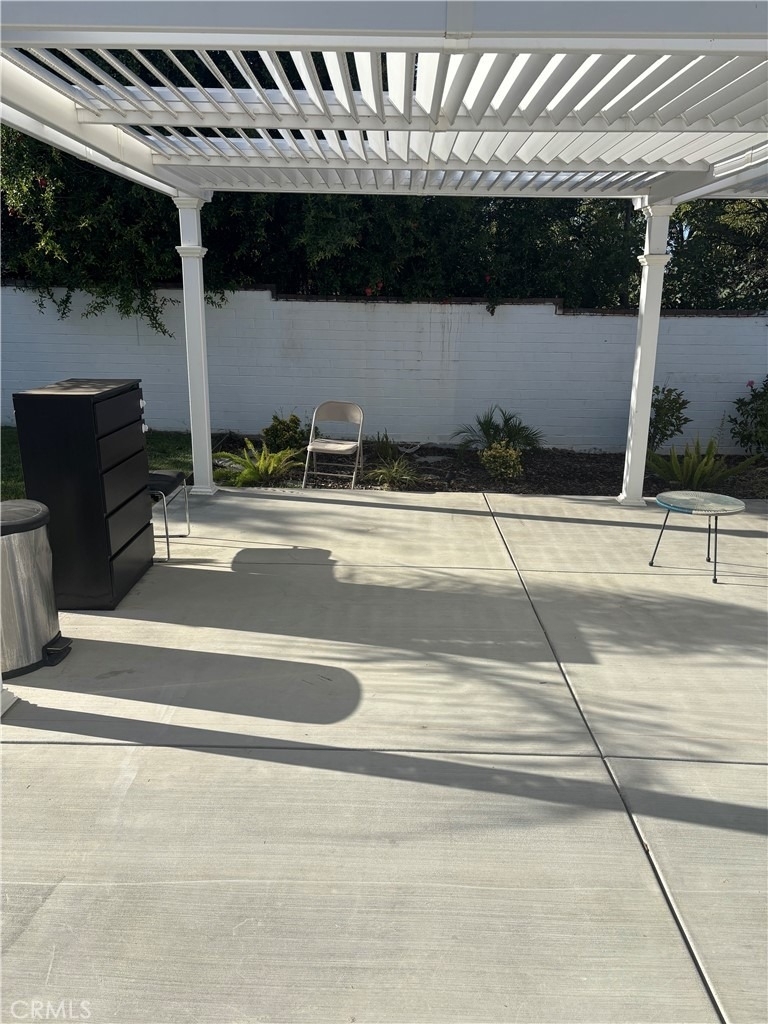 18853 Saticoy Street - Photo 2