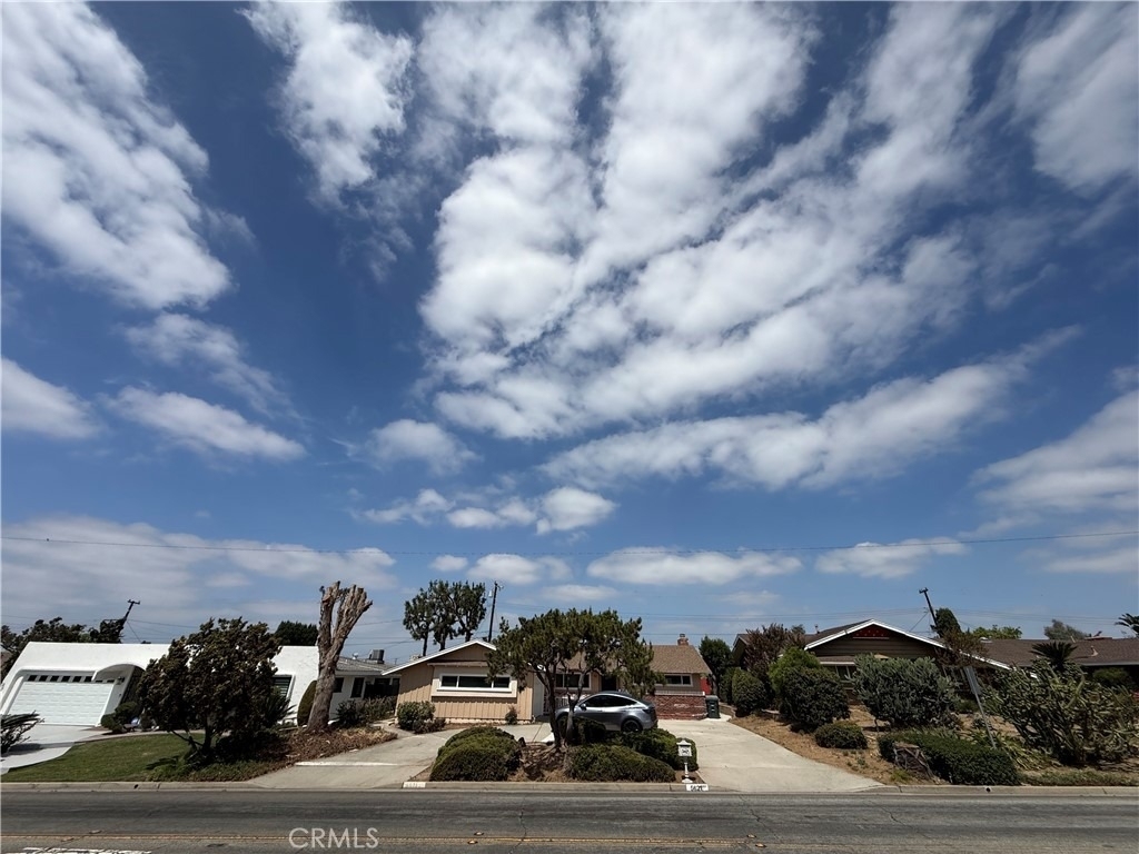 5621 Kenwood - Photo 0