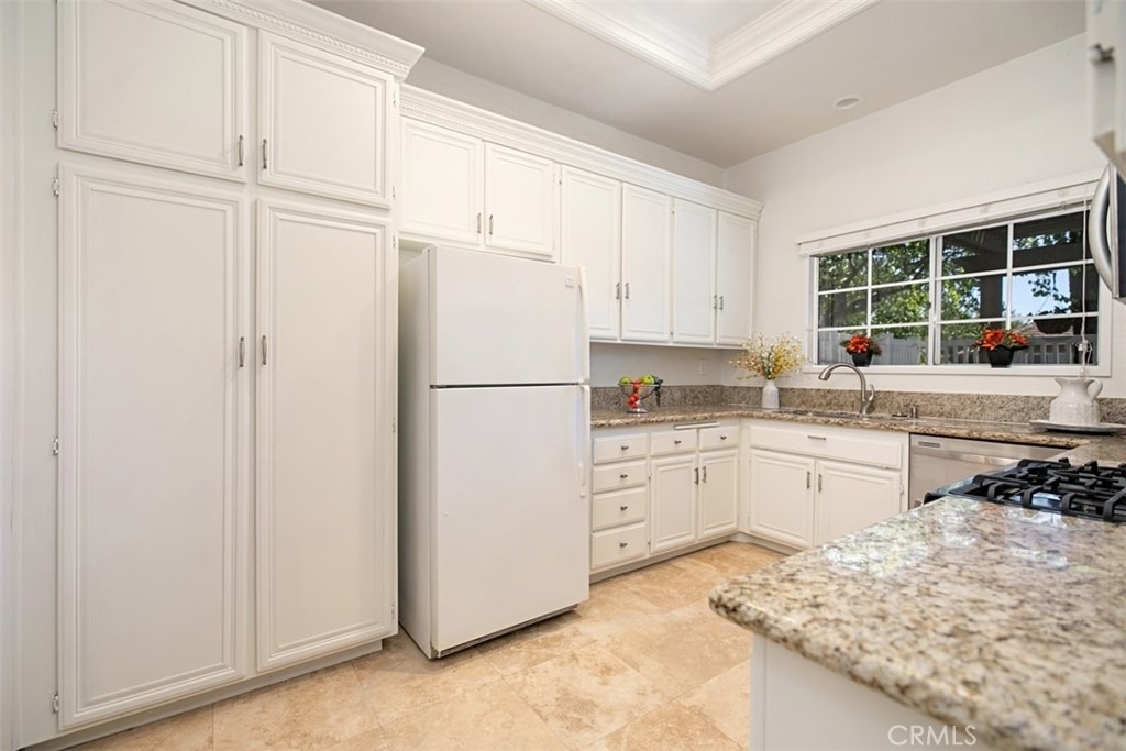 24392 Kingston Court - Photo 9