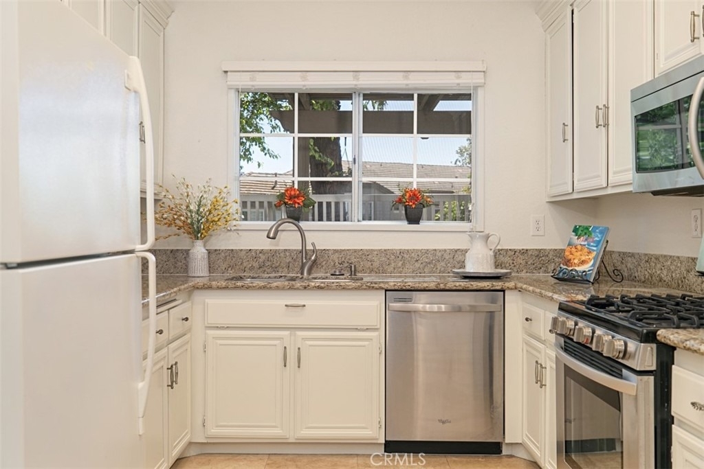 24392 Kingston Court - Photo 10