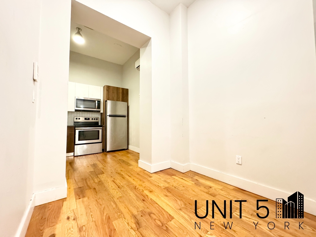 483 Evergreen Avenue - Photo 2