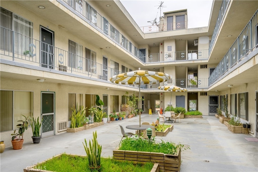 1422 N Curson Avenue - Photo 22