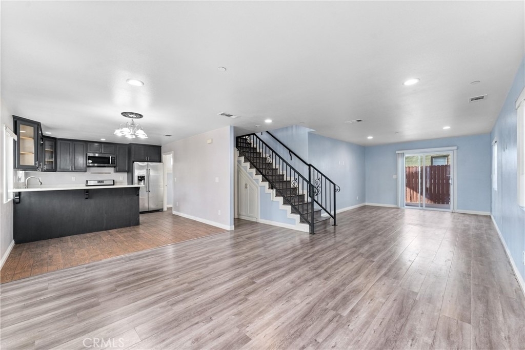 435 Cerritos Avenue - Photo 7