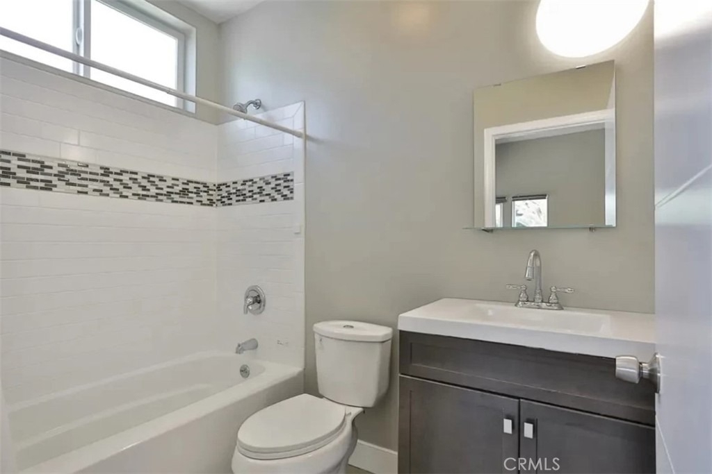 1224 W 35th Street - Photo 6