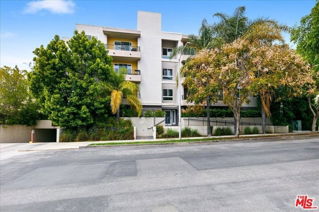 11115 Acama Street - Photo 0