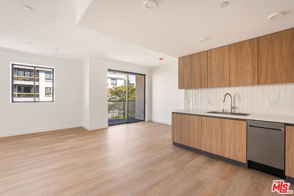 2361 Fox Hills Drive - Photo 8