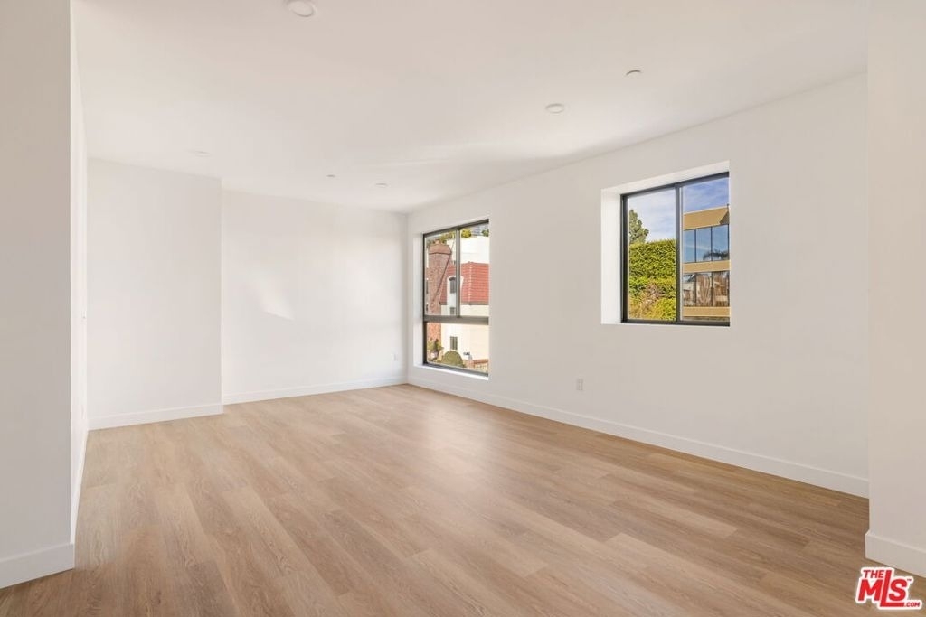 2361 Fox Hills Drive - Photo 6