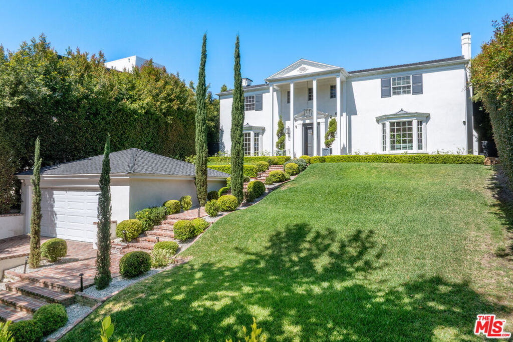462 Warner Avenue - Photo 1