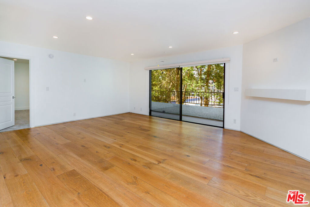 1633 S Bentley Avenue - Photo 3