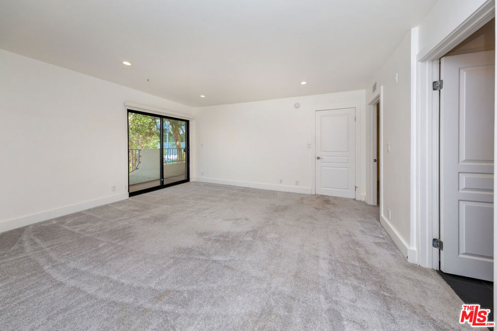 1633 S Bentley Avenue - Photo 5