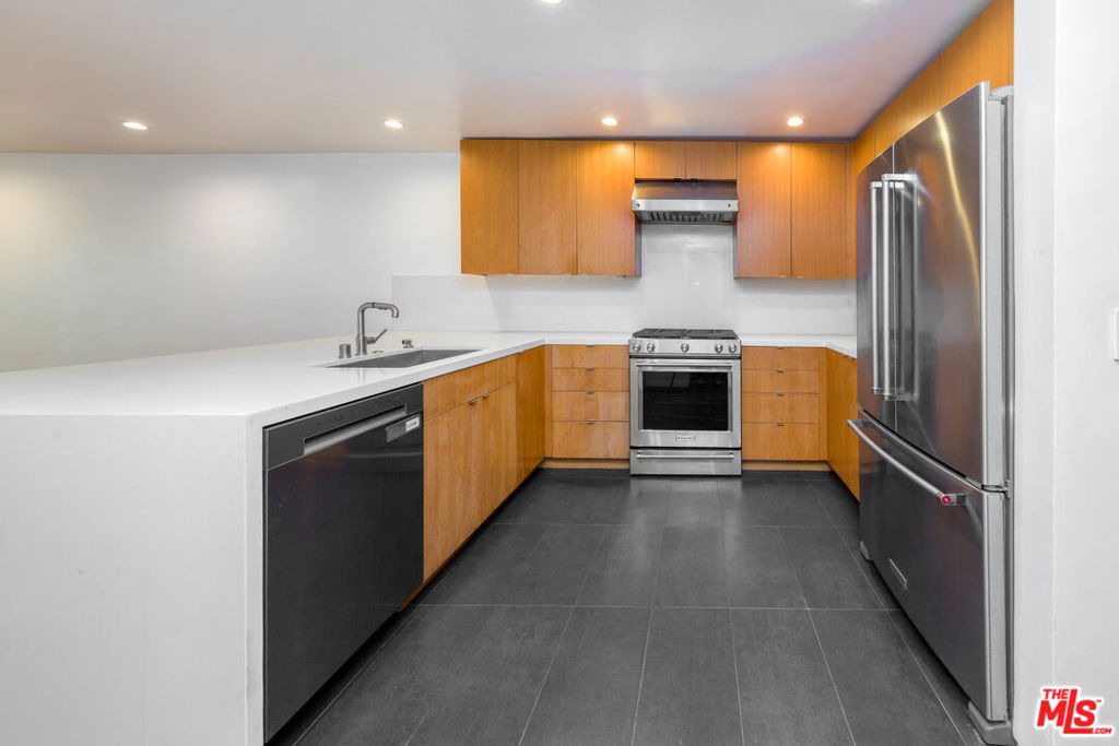 1633 S Bentley Avenue - Photo 1