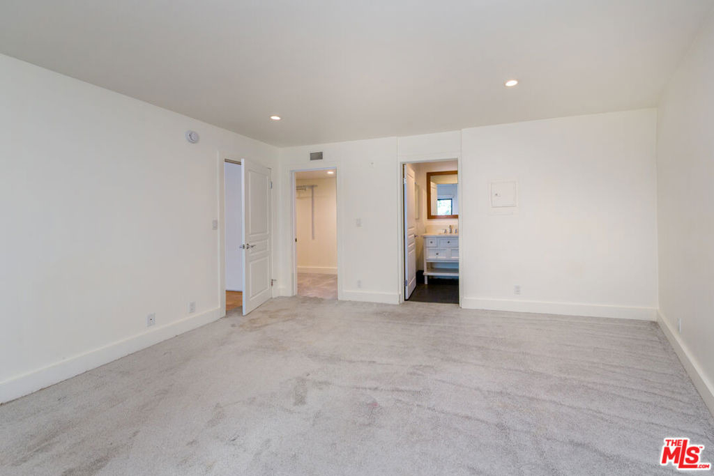 1633 S Bentley Avenue - Photo 4