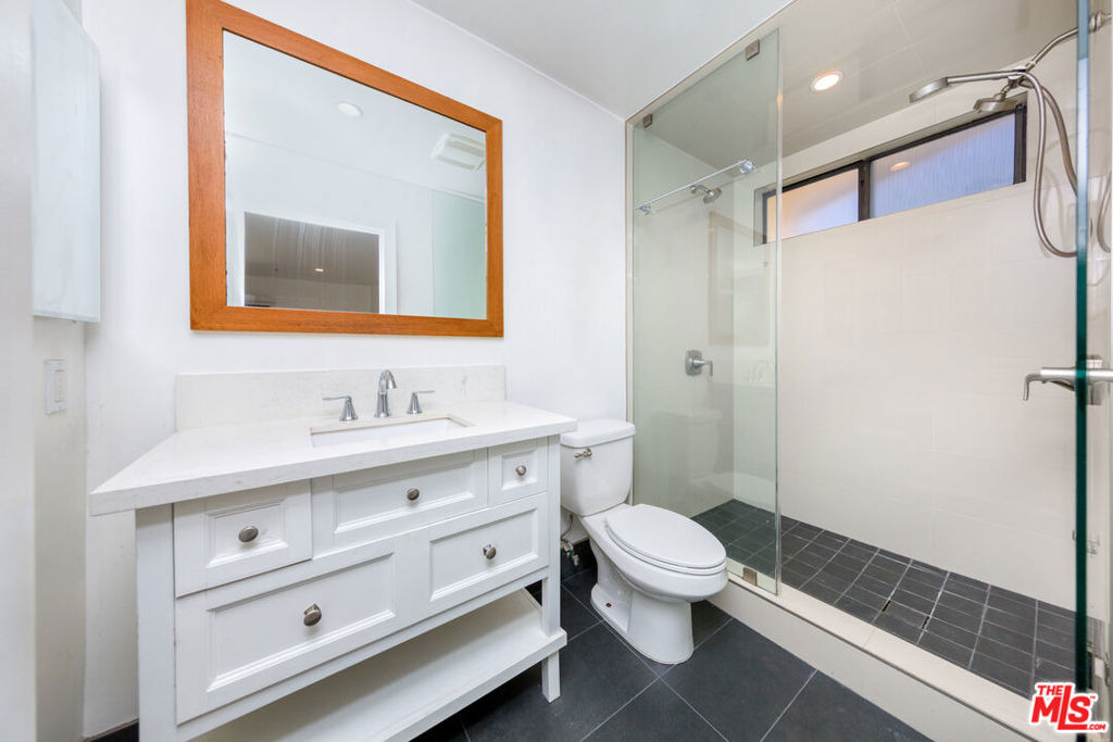1633 S Bentley Avenue - Photo 6