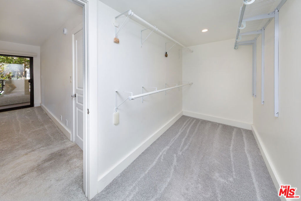 1633 S Bentley Avenue - Photo 7