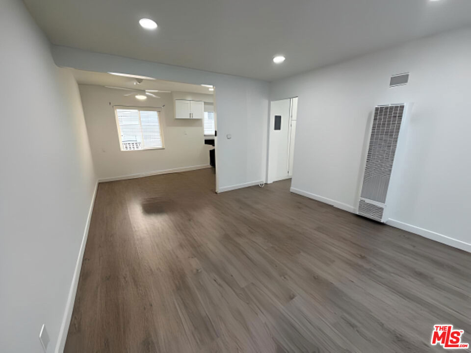 228 S Mariposa Avenue - Photo 1
