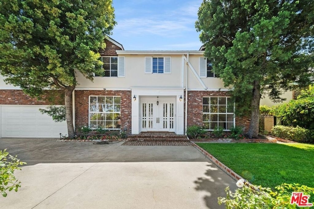 517 N Elm Drive - Photo 2