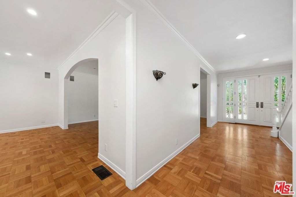 517 N Elm Drive - Photo 9