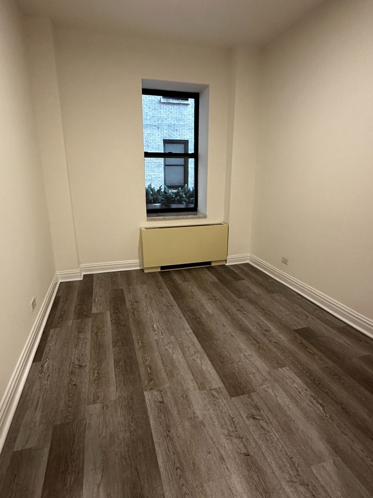 West 34th Street - Photo 1