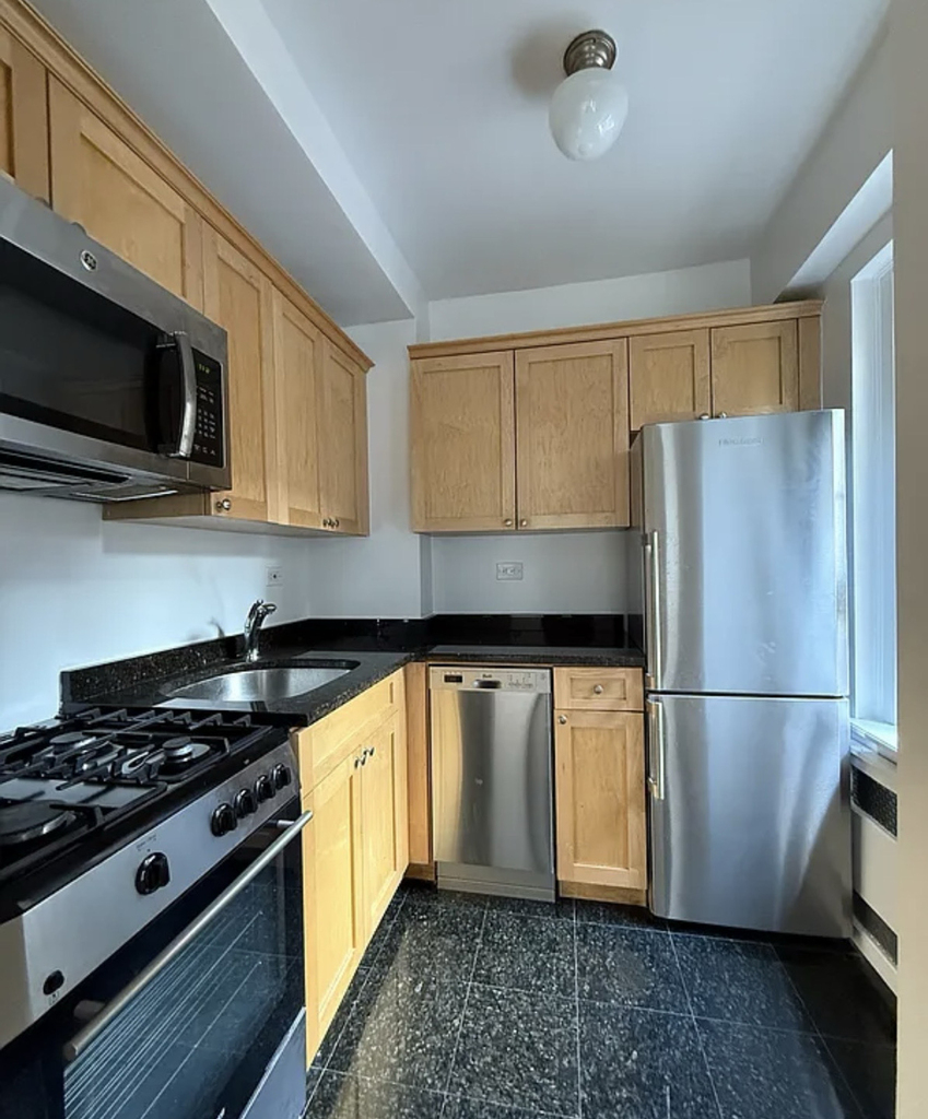 95 Christopher Street - Photo 1