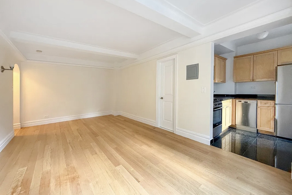 95 Christopher Street - Photo 2