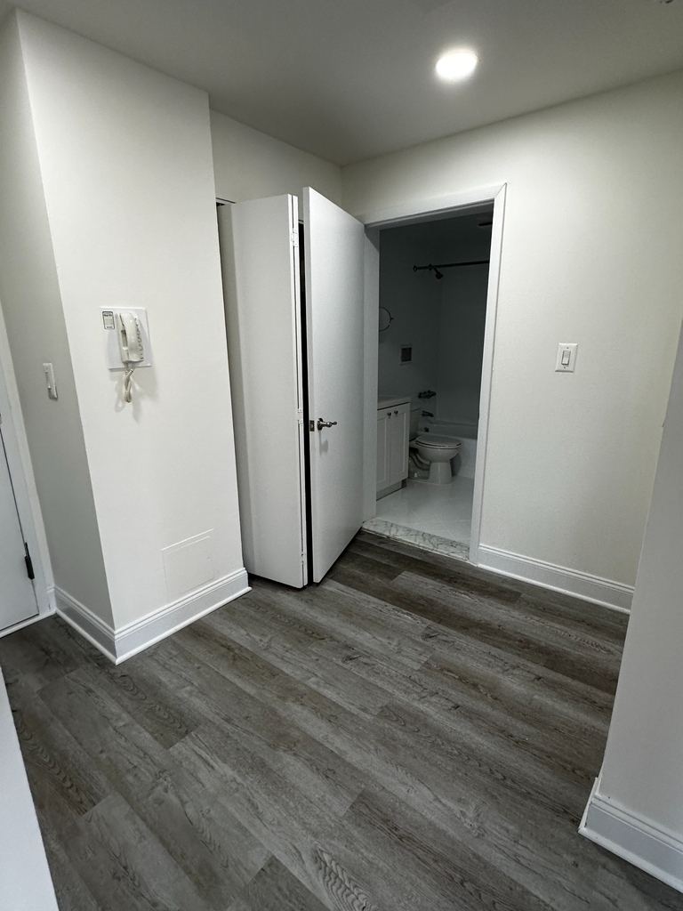 West 34th Street - Photo 4